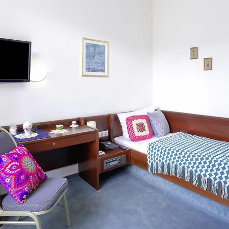 Tante Alma's Mannheimer Szálloda 3*